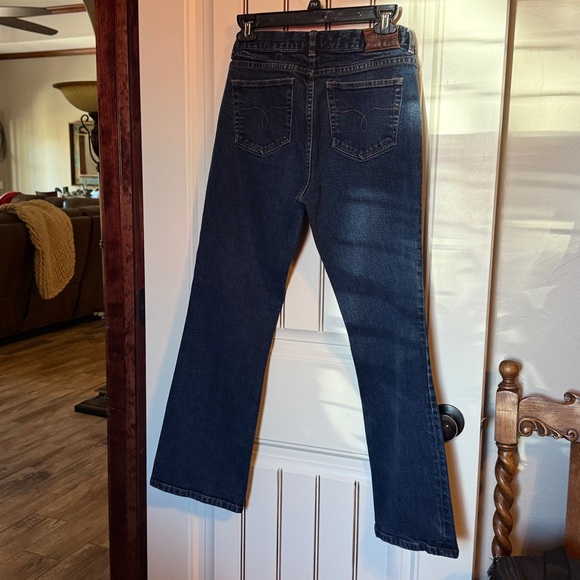 Ralph Lauren Blue Jeans, Excellent Condition.   Size 6P and in-seam is 27.5. - Picture 2 of 3